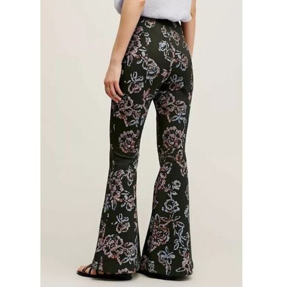 Free People Women's Black Flare Pants Floral Born To Be Wild Size 8 (CJ-1) - Picture 3 of 15